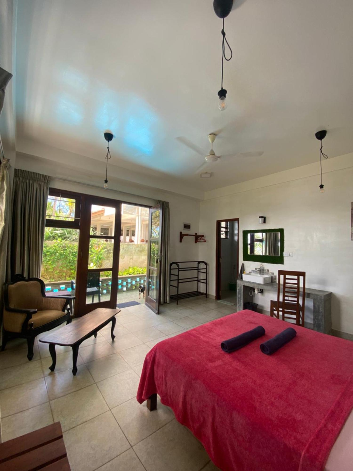 Mirage Beach House At Morava Court Hikkaduwa Buitenkant foto